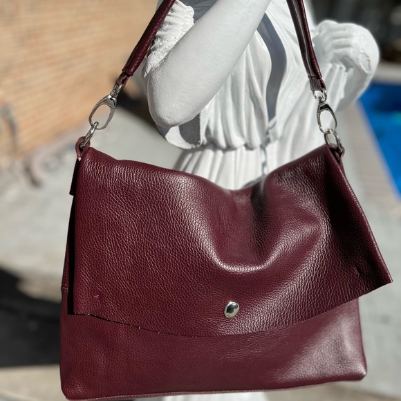 NWT CROSSBODY-MADE IN ITALY LEATHER BAG - Giftable 🎁 Beautiful soft leather - Picture 1 of 12